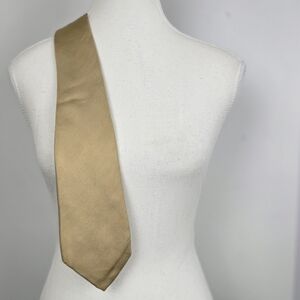 Ermenegildo Zegna 100% Silk Classic Tan Tie – Luxury Business & Formal Necktie